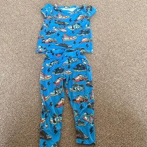 Posh peanut sneaker lightening bolt set 18-24 months